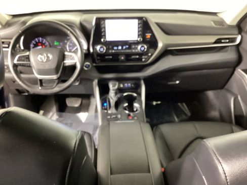 Used 2022 Toyota Highlander XLE AWD/4WD image 37