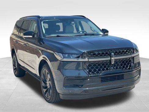 New 2026 Lincoln Navigator Reserve w/ Jet Appearance Package AWD/4WD image 7