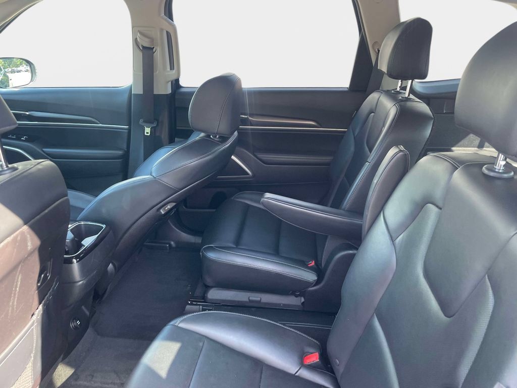 Used 2025 Kia Telluride S FWD image 17