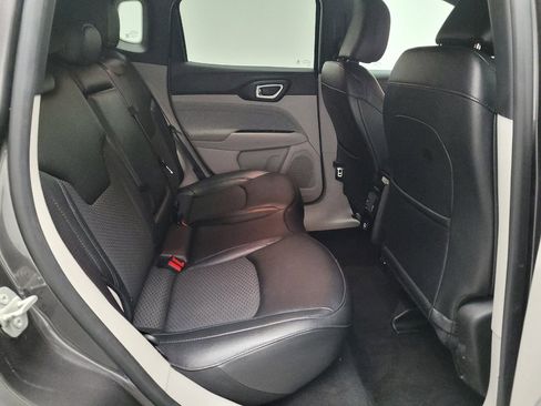 Used 2024 Jeep Compass Latitude image 19