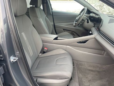 Used 2025 Hyundai Elantra SEL image 35