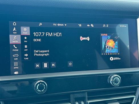 Used 2025 Porsche Macan image 18