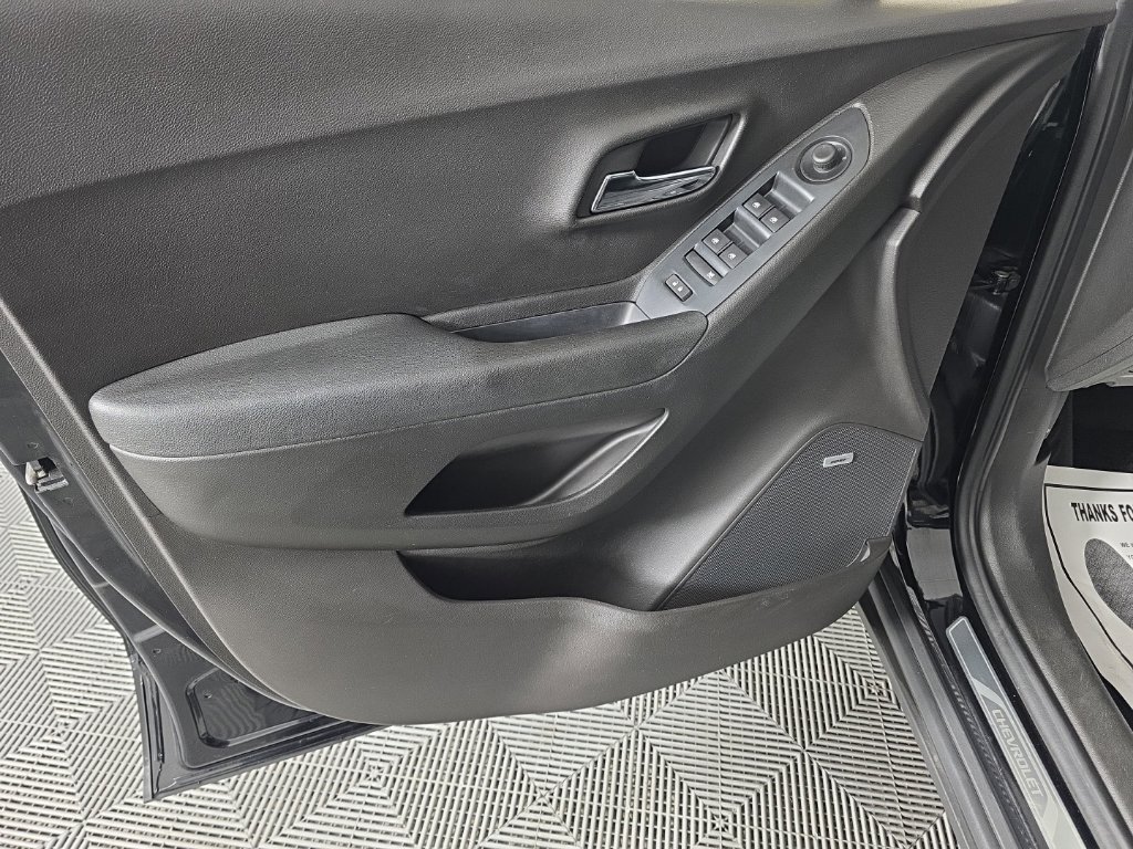 Used 2017 Chevrolet Trax Premier AWD/4WD image 11