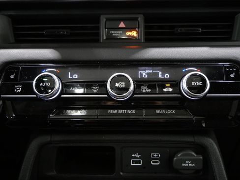 Used 2024 Honda Pilot TrailSport image 16