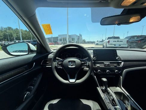 Used 2018 Honda Accord EX image 8