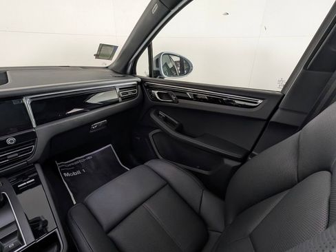 New 2026 Porsche Macan image 23