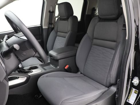 Used 2023 Nissan Frontier SV image 18