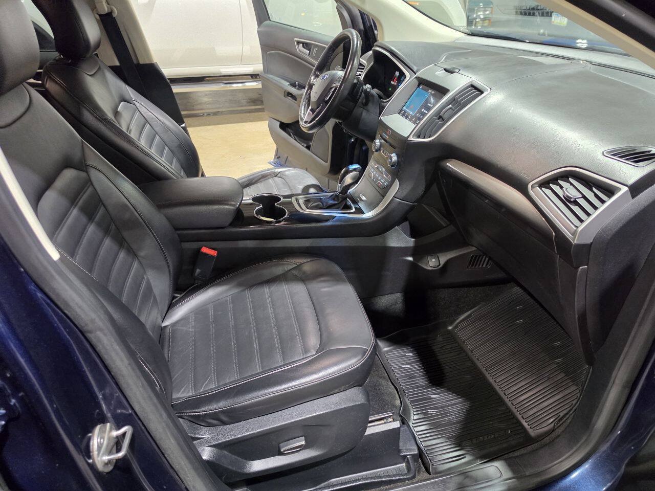 Used 2017 Ford Edge SEL w/ Equipment Group 201A AWD/4WD image 32