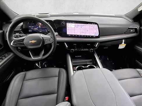 Used 2026 Chevrolet Suburban LT w/ Comfort Package RWD image 16