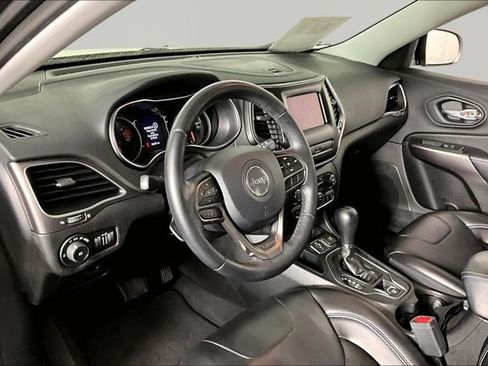 Used 2019 Jeep Cherokee Latitude Plus FWD image 16