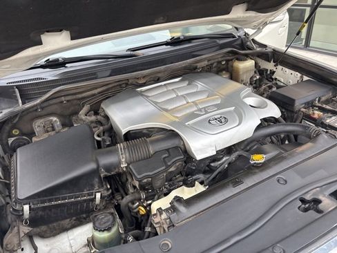 Used 2015 Toyota Land Cruiser image 28