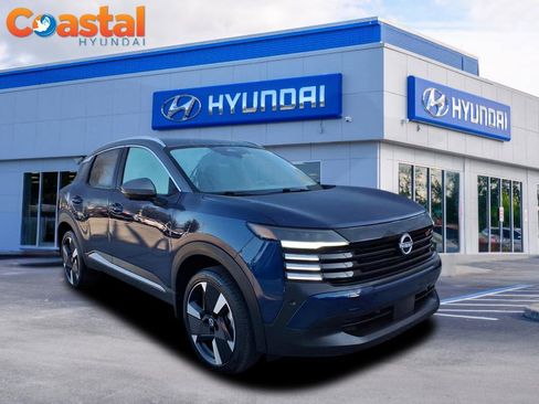 Used 2025 Nissan Kicks SR image 1