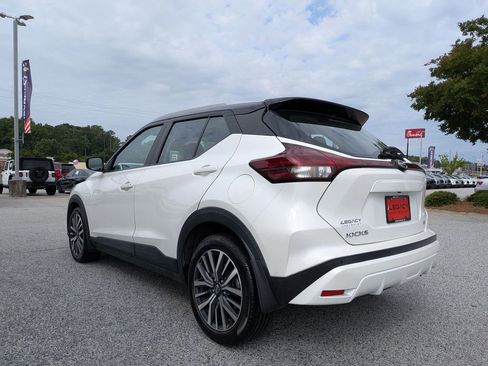 Used 2022 Nissan Kicks SV FWD image 6