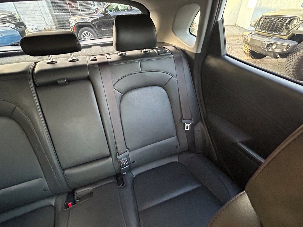 Used 2022 Hyundai Kona Limited FWD image 14