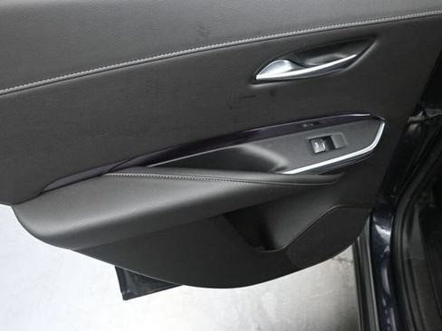 Used 2023 Cadillac XT4 Luxury w/ Cold Weather Package FWD image 18