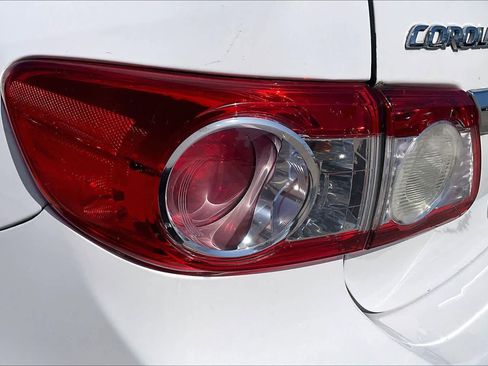 Used 2013 Toyota Corolla LE FWD image 27
