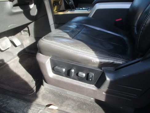 Used 2011 Ford F150 Lariat w/ Lariat Chrome Pkg image 11