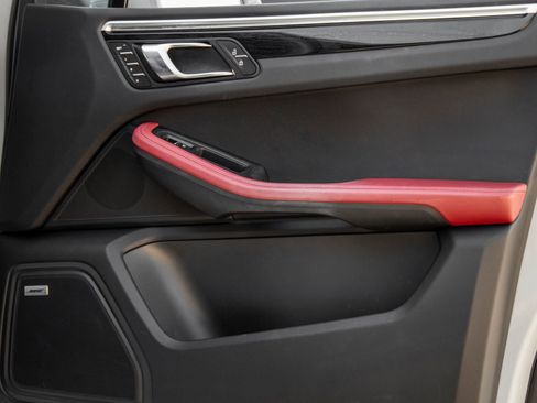 Certified 2022 Porsche Macan S AWD/4WD image 42