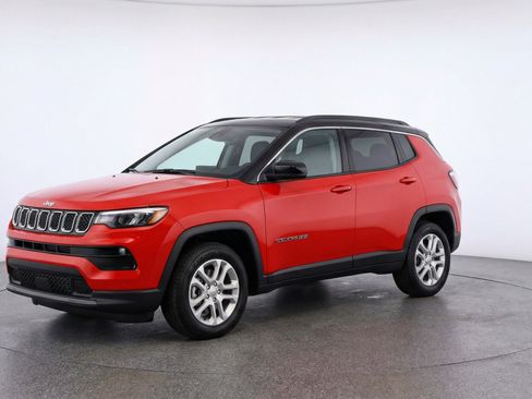 Used 2025 Jeep Compass Limited image 3