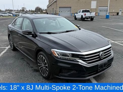 Used 2022 Volkswagen Passat 2.0T image 8