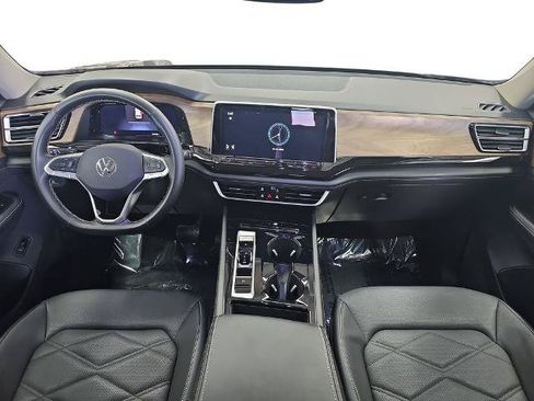 Used 2025 Volkswagen Atlas SE FWD image 9