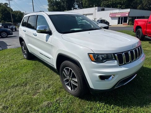 Used 2018 Jeep Grand Cherokee Limited AWD/4WD image 2