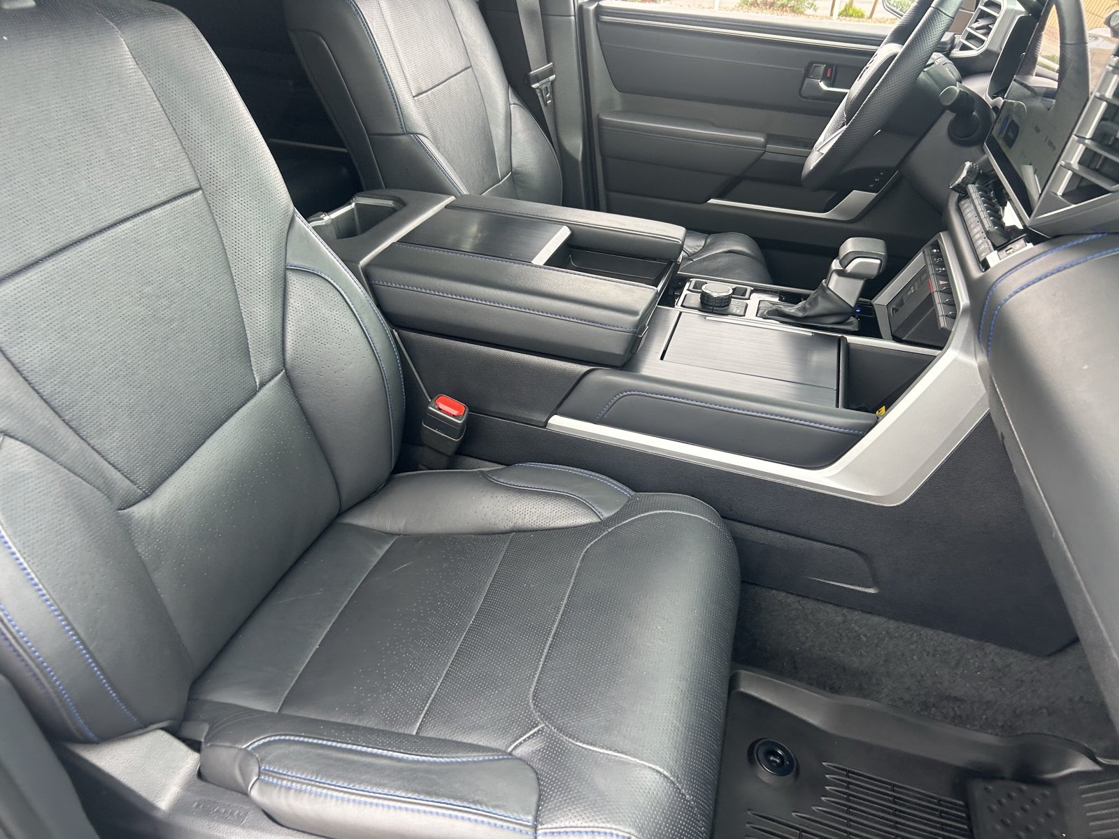 Used 2025 Toyota Sequoia Platinum AWD/4WD image 10