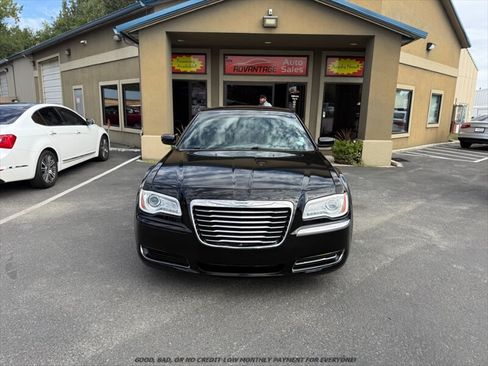 Used 2014 Chrysler 300 RWD image 2