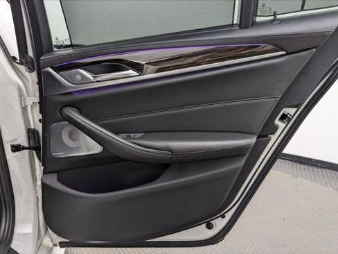 Used 2018 BMW M5 image 21