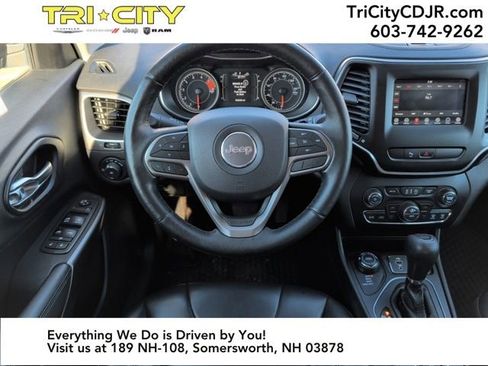 Used 2019 Jeep Cherokee Latitude Plus w/ Comfort/Convenience Group image 21