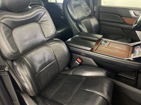 Used 2020 Lincoln Navigator L Reserve w/ Equipment Group 208A Reserve image 30