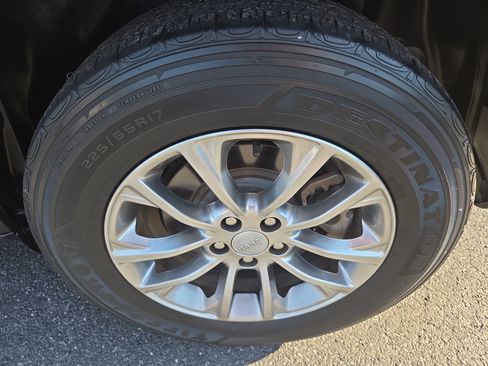Certified 2021 Jeep Cherokee Latitude Lux w/ Comfort/Convenience Group AWD/4WD image 12