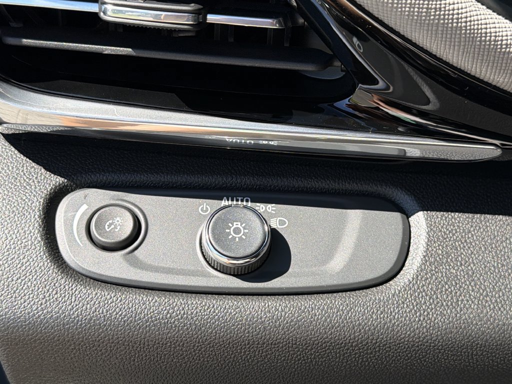 New 2026 Buick Envista Sport Touring FWD image 31