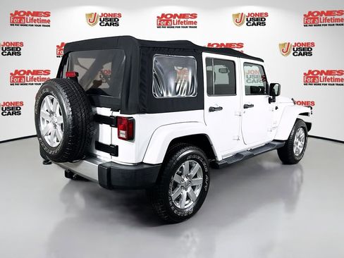 Used 2017 Jeep Wrangler Unlimited Sahara w/ Connectivity Group AWD/4WD image 14