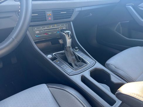 Used 2025 Volkswagen Jetta SE image 41