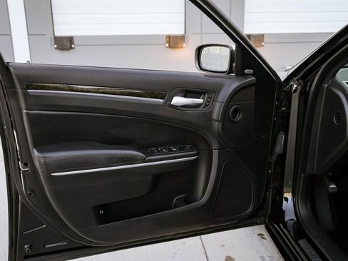 Used 2014 Chrysler 300 C image 13