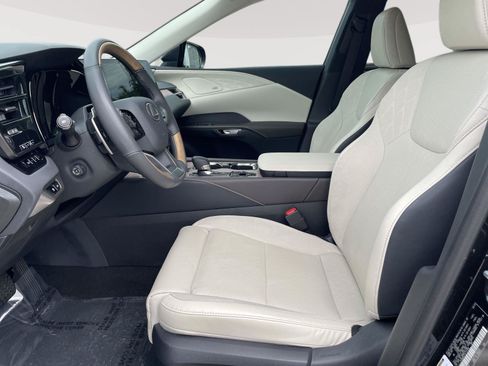 Used 2025 Lexus RX 350 AWD w/ Convenience Package image 3