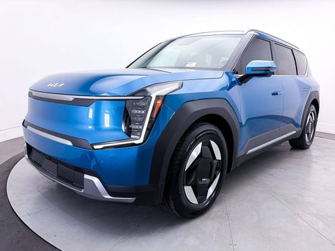 Certified 2024 Kia EV9 Wind AWD/4WD image 14