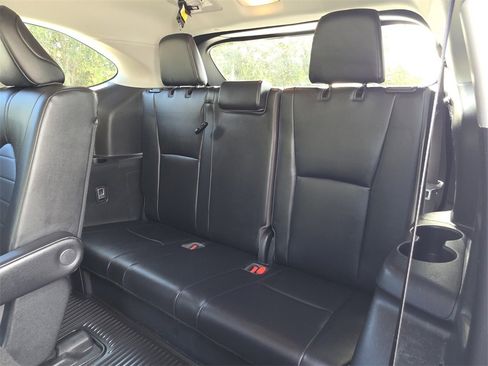 Used 2023 Toyota Highlander XLE image 22