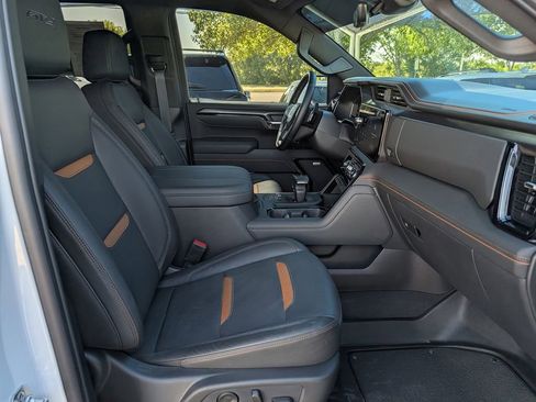 Used 2026 GMC Sierra 1500 AT4 w/ Technology Package AWD/4WD image 32