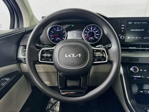 Used 2023 Kia Carnival LX w/ Paint Protection Package FWD image 11