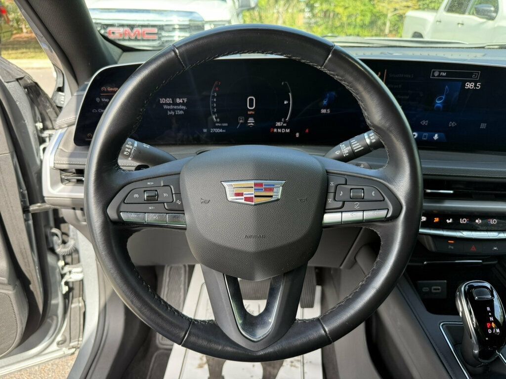 Used 2025 Cadillac XT4 Premium Luxury FWD image 5