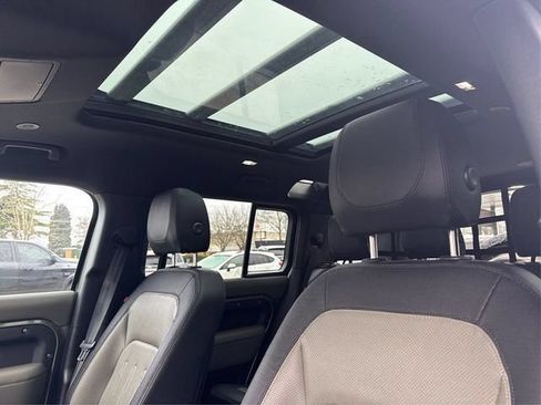 Used 2022 Land Rover Defender 110 X-Dynamic SE AWD/4WD image 19