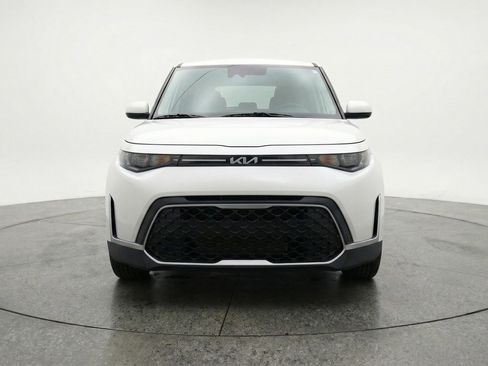 Used 2025 Kia Soul LX w/ LX Technology Package image 2