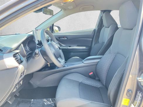 Used 2021 Toyota C-HR LE FWD image 11