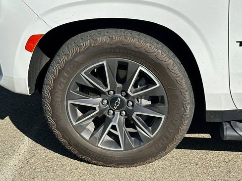 Used 2023 Chevrolet Tahoe Z71 w/ Z71 Off-Road Package AWD/4WD image 21