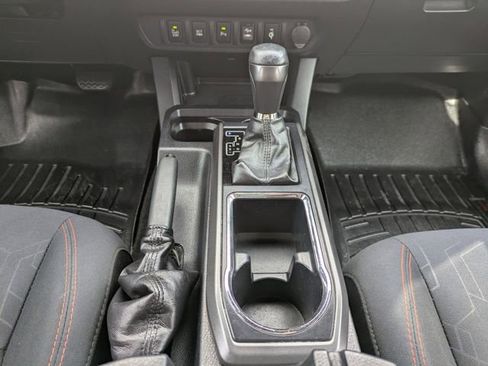 Used 2017 Toyota Tacoma TRD Off-Road w/ Premium & Technology Package image 19