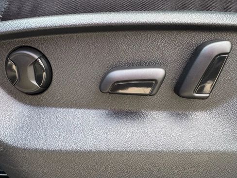 Used 2019 Volkswagen Tiguan SE w/ Panoramic Sunroof Package image 22