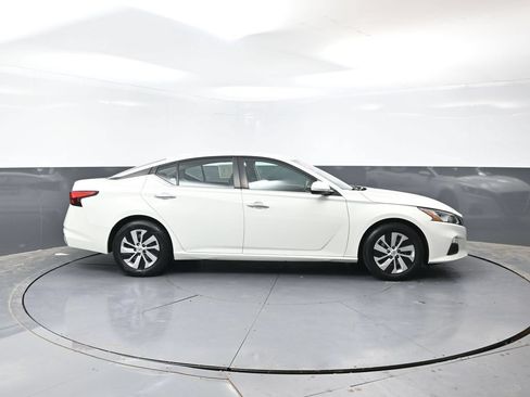 Used 2020 Nissan Altima 2.5 S FWD image 2
