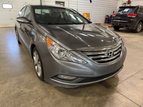 Used 2014 Hyundai Sonata SE FWD image 1